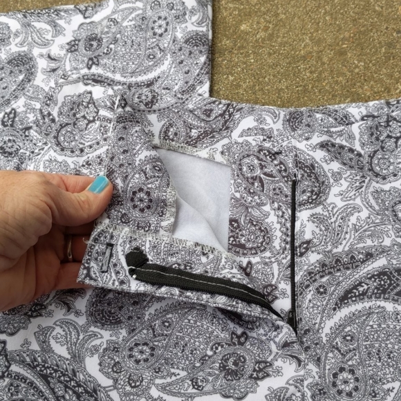 Nally & Millie Black & White Paisley Print… - Picture 7 of 8